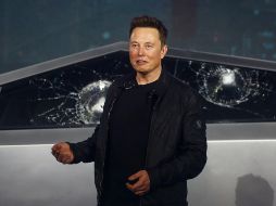 Elon Musk escribió que él estaría en la línea de montaje y pidió que si alguien es arrestado, que sea él. AP / ARCHIVO