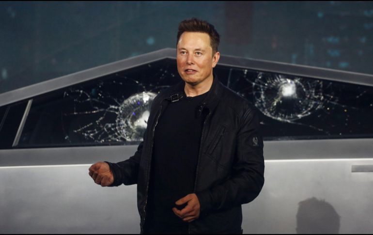 Elon Musk escribió que él estaría en la línea de montaje y pidió que si alguien es arrestado, que sea él. AP / ARCHIVO