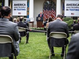 En rueda de prensa, Trump subrayó los avances en la producción y distribución de pruebas de coronavirus en Estados Unidos. EFE/O. Contreras