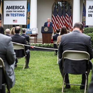 Trump dice que EU "se ha impuesto" al COVID-19 pese a aumento de muertes