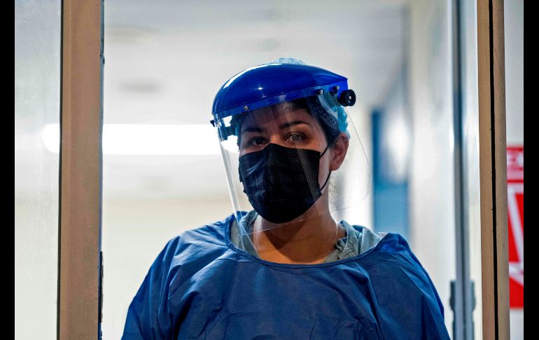 Estrella de Luz González debe atender cada vez a más enfermos de otras dolencias que no son recibidos en los hospitales designados para la crisis. AFP/G. Arias