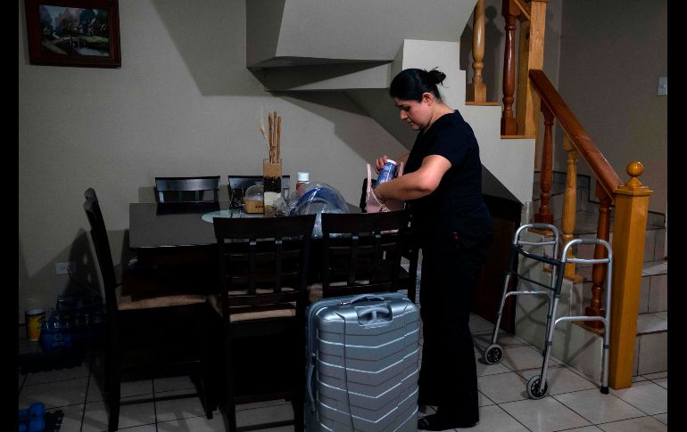 Estrella prepara su equipo en casa. AFP/G. Arias