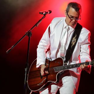 Aleks Syntek repasa 30 años de trayectoria en su serie digital