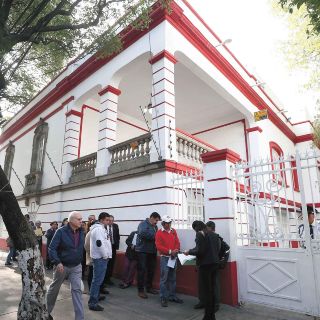 Diputado del PAN sugiere subastar casa de socio de Bartlett