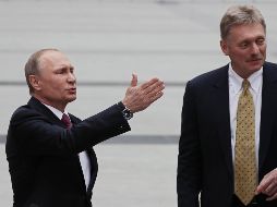 Dmitri Peskov, muy cercano a Vladimir Putin y al que acompaña en cada uno de sus viajes, no había vuelto a dar su punto de prensa diario habitual desde el 6 de mayo. EFE / ARCHIVO
