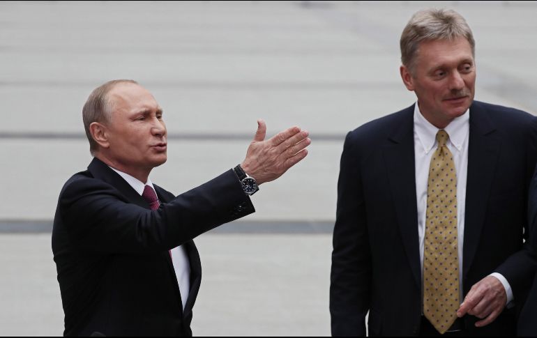 Dmitri Peskov, muy cercano a Vladimir Putin y al que acompaña en cada uno de sus viajes, no había vuelto a dar su punto de prensa diario habitual desde el 6 de mayo. EFE / ARCHIVO