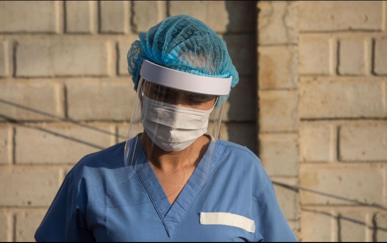 Alcocer Varela asegura que constantemente se está capacitando a enfermeras, médicos y técnicos que atienden la emergencia sanitaria. EFE / E. Biba