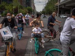 El uso de bicicleta es ampliamente difundido en China debido a los altos niveles de contaminación que se registran en la urbe. EFE/R. Pilipey