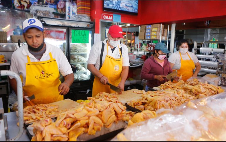 En la mayoría de los comercios el kilo d epollo se vende entre 65 y 70 pesos. EL INFORMADOR/G. Gallo