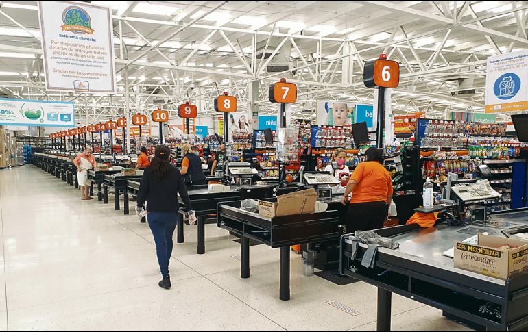 Supermercados de Guadalajara registraron menor asistencia por la contingencia sanitaria. EL INFORMADOR/G. Gallo