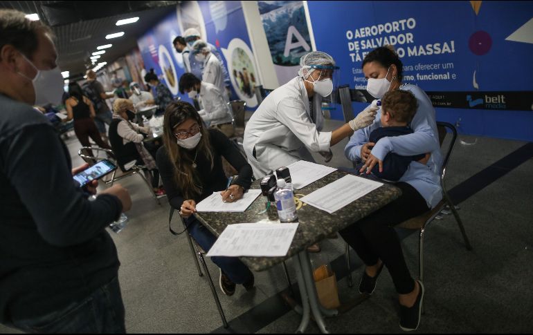 Ayer se confirmaron 11 mil 385 nuevos casos de COVID-19 en Brasil. XINHUA/R. Muller