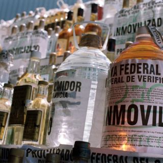 Suman 42 los muertos tras beber alcohol adulterado en Puebla