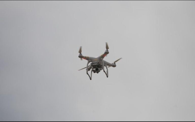 Policías derribaron el dron a primera hora de la mañana del jueves antes de la apertura del patio para los paseos. EL INFORMADOR/ARCHIVO