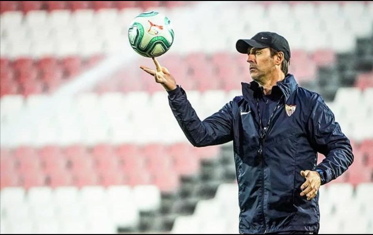 El actual entrenador del Sevilla, Julen Lopetegui, reconoció que los rumores sobre su posible llegada a Chivas en su momento fueron ciertos. INSTAGRAM / @sevillafc