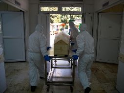 En número de muertes, Reino Unido ocupa el segundo lugar con 33 mil 692 fallecidos. AP/ E. Gurel