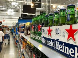 Al no permitirse la producción de cerveza hay importación de bebida, entre la que está la de baja calidad. NTX / ARCHIVO