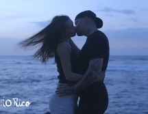 Residente reúne 113 besos alrededor del mundo en nuevo video