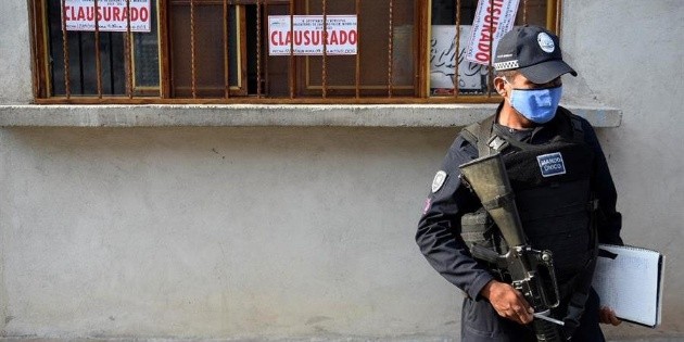 Queman casa donde vend&iacute;an alcohol adulterado en Morelos