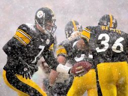 El entrenador en jefe de los Acereros de Pittsburgh, Mike Tomlin, aseguró que la recuperación de su mariscal de campo Ben Roethlisberger marcha de forma positiva. TWITTER / @_Bigben7