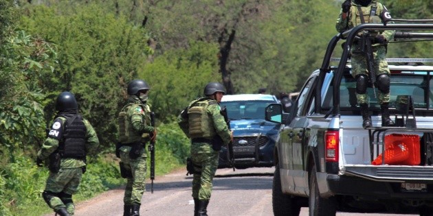 Tras cr&iacute;ticas, AMLO defiende militarizar la seguridad p&uacute;blica