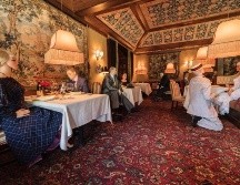 Los maniquíes de tamaño natural evocan con su vestuario el ambiente de la posguerra en la década de 1940. AFP/The Inn at Little Washington