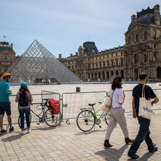 Francia registra menos de 100 muertos en 24 horas por el coronavirus