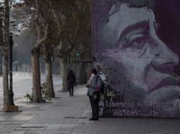 El panorama es especialmente preocupante en Santiago, pues el 80% de los contagiados se registran en la capital chilena. EFE/A. Valdés