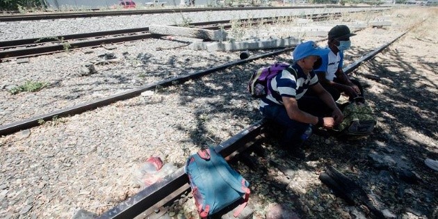 Migrantes contin&uacute;an su paso al norte