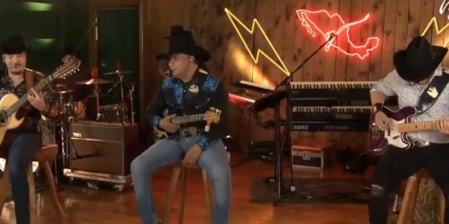 Bronco pide no bajar la guardia ante pandemia en concierto virtual