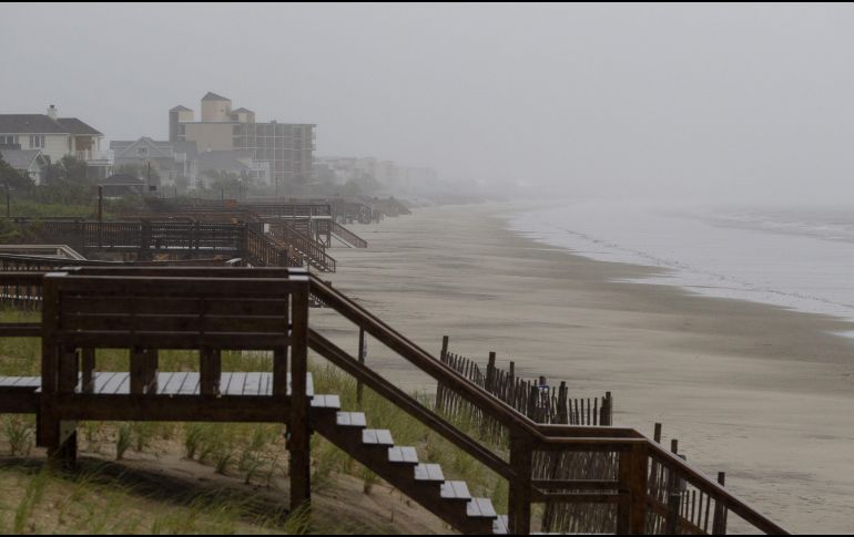 Según el boletín del NHC de las 11:00 horas locales, la tormenta estaba situada a esa hora a unos 30 kilómetros (20 millas) al este sureste de Cabo Hatteras, en Carolina del Norte. AFP / ARCHIVO