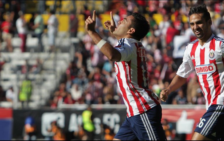 ''Feliz quinto aniversario... Lo demás es historia'', expresó el futbolista mexicano a manera de burla, por la fuerte rivalidad entre tapatíos. IMAGO7