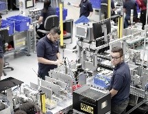 Por sector económico en este periodo, las industrias manufactureras concentraron el 60.9 por ciento. EFE / ARCHIVO