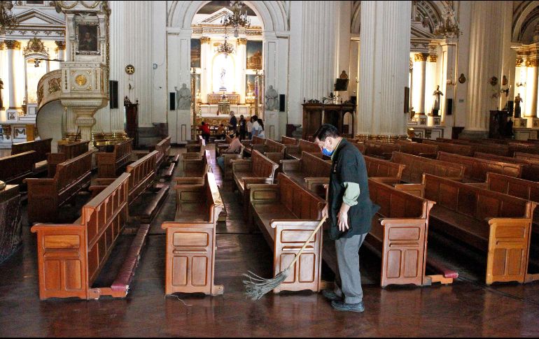 El protocolo también pide que no se permita a más de tres personas en cada banca. EL INFORMADOR / A. Camacho