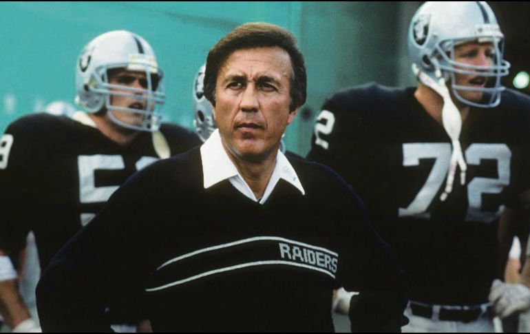 PIONERO. Tom Flores, de origen mexicano, fue el primer entrenador en jefe de la NFL moderna que representó a una minoría étnica; la Liga ha tenido 25 miembros de minorías en ese puesto. CORTESÍA/ RAIDERS