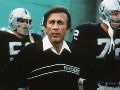 PIONERO. Tom Flores, de origen mexicano, fue el primer entrenador en jefe de la NFL moderna que representó a una minoría étnica; la Liga ha tenido 25 miembros de minorías en ese puesto. CORTESÍA/ RAIDERS