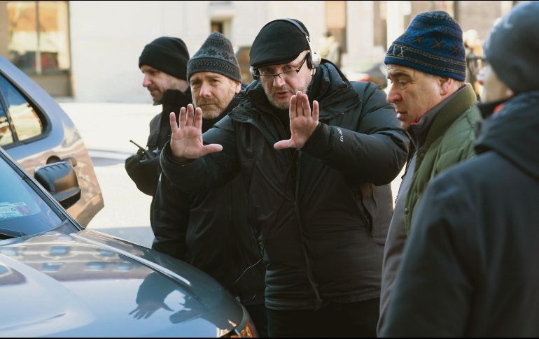 RODAJE. El director Juan José Campanella da instrucciones durante la filmación de “La ley y el orden UVE”. CORTESÍA