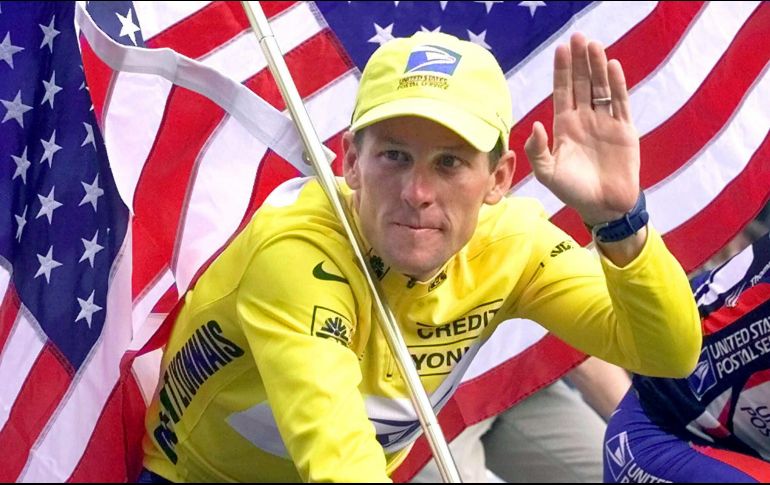 En 2012, Armstrong fue despojado de sus victorias tras una investigación de la Agencia de Dopaje de EU, y en 2013 en una entrevista televisiva admitió que cometió trampa durante muchos años. AP / ARCHIVO