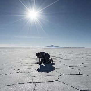 Litio en Bolivia: por qué el país con las mayores reservas de este valioso recurso tiene tantos problemas para explotarlo