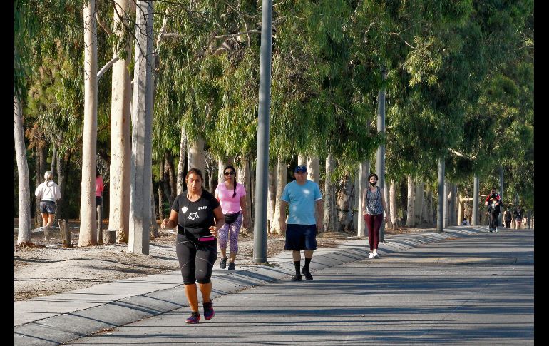 Algunas personas son acompañadas por su pareja o familiares a correr, lo cual está prohibido. EL INFORMADOR/A. Camacho