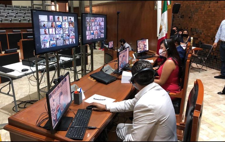 En el documento entregado por el gobernador al Congreso se plantean conceptos generales como 300 MDP para un programa de empedrados y 100 MDP para infraestructura competitiva logística. TWITTER/LegislativoJal