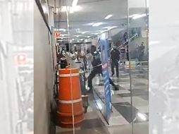 A pesar de encontrarse cerca de una puerta de ingreso, Siteur negó que el guardia fuera empleado de este organismo público descentralizado. TWITTER