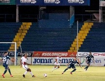 La reapertura del torneo profesional se dio sin el fervor del público en las tribunas y con estrictas medidas sanitarias. AFP / E. Bezerra