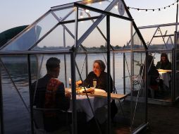 Hay varias ideas que se han aplicado para poder reabrir los negocios en un ambiente ameno y seguro. REUTERS