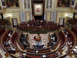 El presidente del Gobierno, Pedro Sánchez (c), durante su intervención al inicio del pleno del Congreso. EFE/Ballesteros