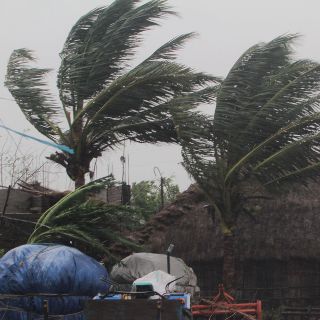 Millones de evacuados y 13 muertos deja súper ciclón en India y Bangladesh