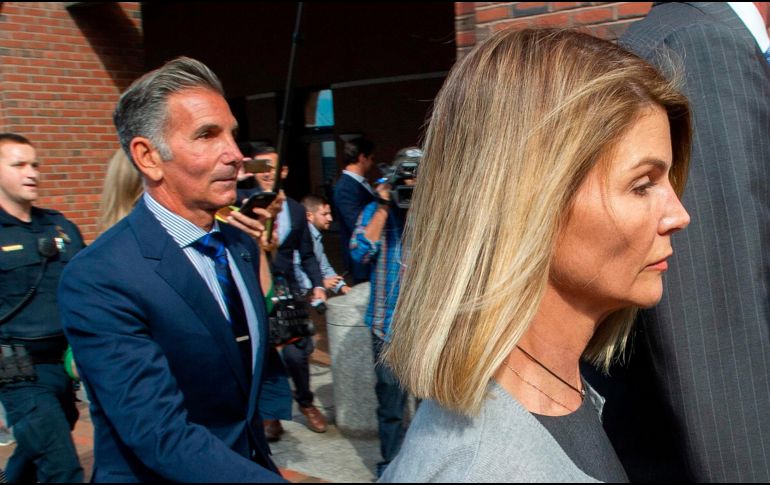 Loughlin y su esposo Giannulli pasarán dos años en libertad condicional tras cumplir la pena de cárcel. AFP / ARCHIVO