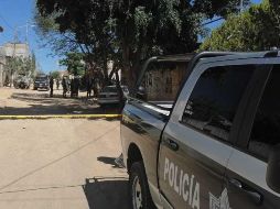 El vehículo donde se encuentra a la víctima había sido abandonado sobre una banqueta, debajo de dos árboles. ESPECIAL