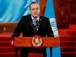 Alejandro Giammattei acusó a Estados Unidos de no enviar al país insumos para enfrentar la pandemia como sí lo está haciendo con otras naciones. EFE/E. Biba