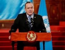 Alejandro Giammattei acusó a Estados Unidos de no enviar al país insumos para enfrentar la pandemia como sí lo está haciendo con otras naciones. EFE/E. Biba
