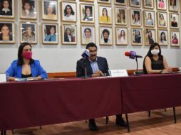 Durante una conferencia de prensa, Fernández sostiene que una prueba de que la deuda no es tan urgente es que piden que pueda ejercerse hasta 2021, que es año electoral. ESPECIAL /